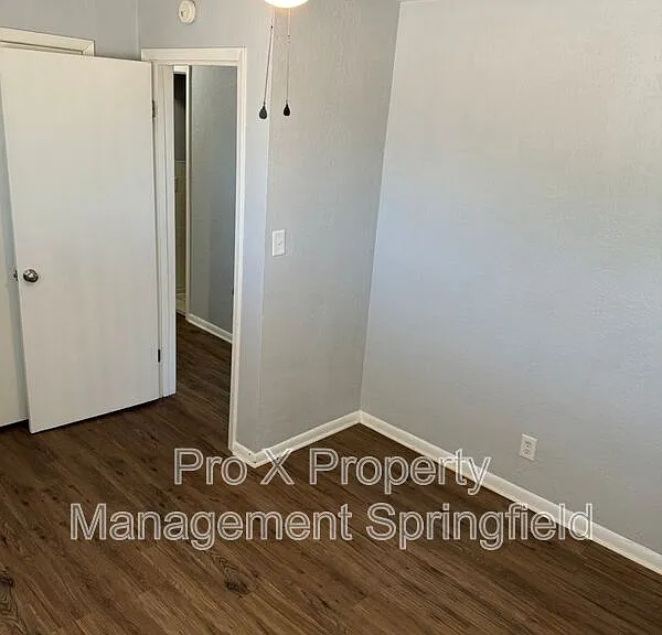 2943 E University St #10 — Photo 6