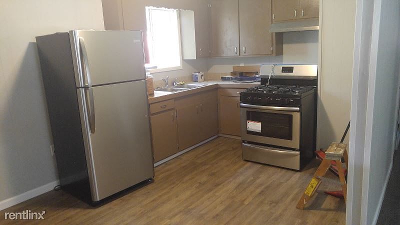 2nd image of 642 Lynn Pl