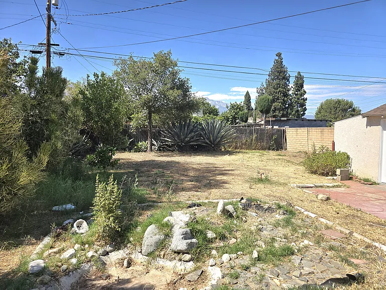 751 E J St — Photo 15