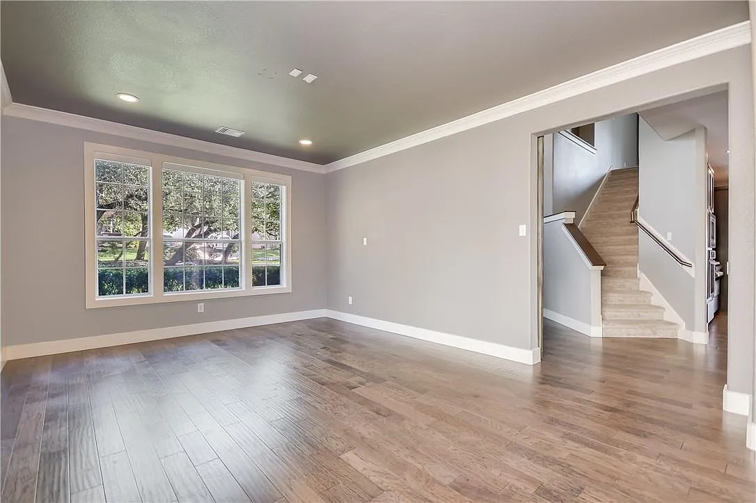 4 bed, 2.5 bath, 3336 sqft, $3,895 — Photo 4