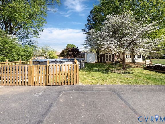 2nd image of 1210 Wellington Rd