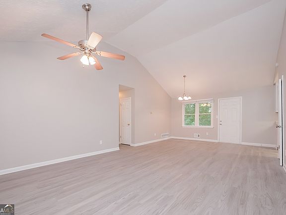 3rd image of 1003 Salisbury Trl