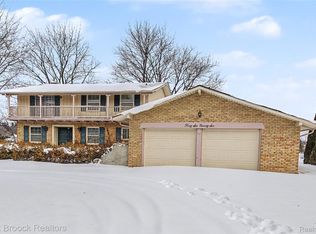 4696 Walnut Lake Rd, Bloomfield Hills, MI 48301