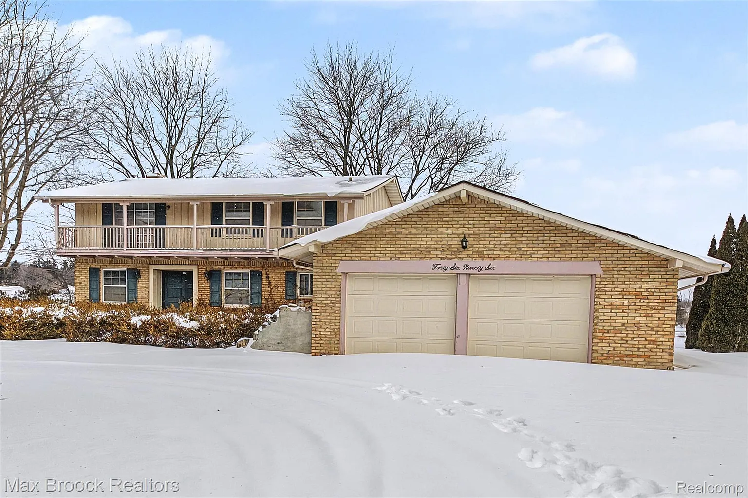 4696 Walnut Lake Rd photo 1
