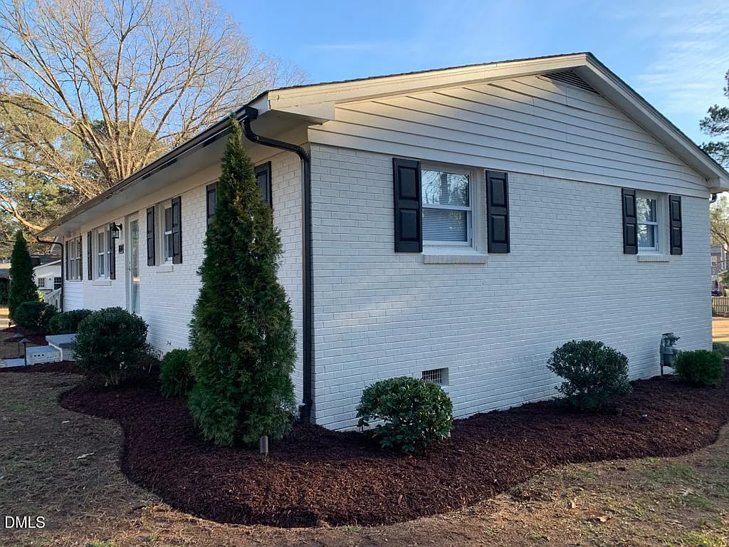 4 bed, 2.0 bath, 1362 sqft, $2,200 — Photo 4