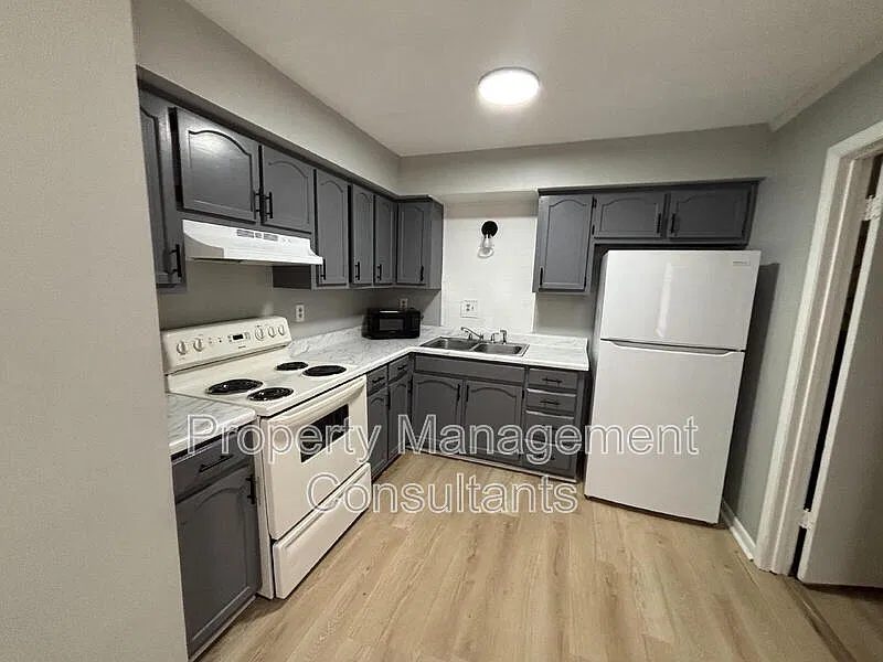 900 Stevens Ct NE — Photo 4