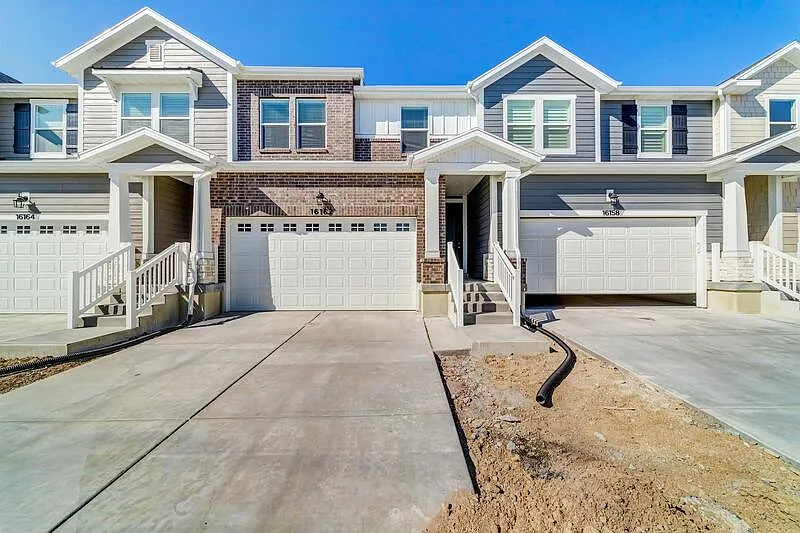 4 bed, 3.5 bath, 2350 sqft, $500 — Photo 1