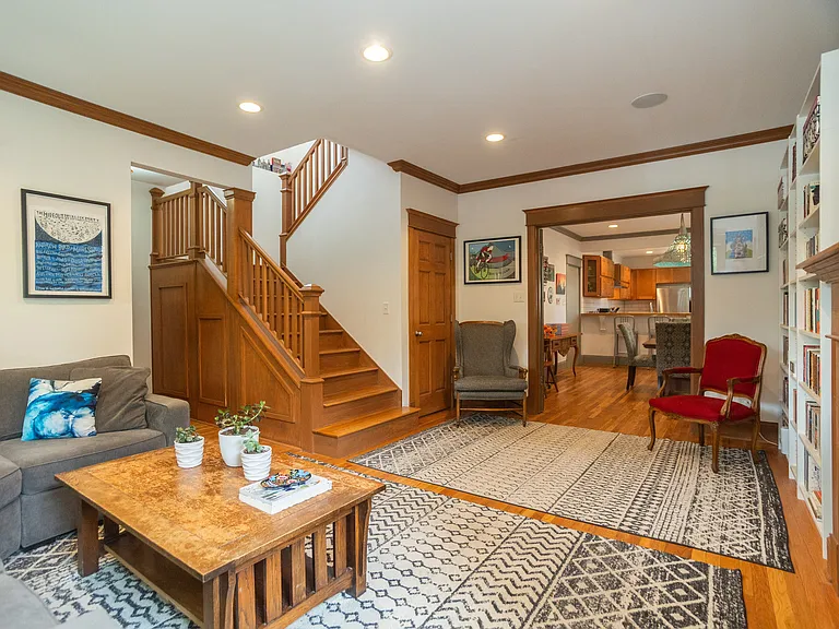 4519 N Sacramento Ave — Photo 5