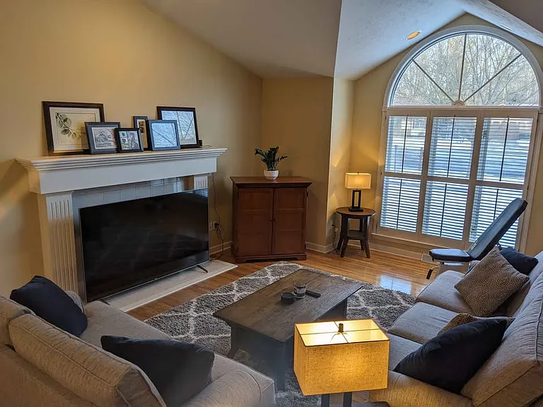 919 Kings Row Dr NW — Photo 2