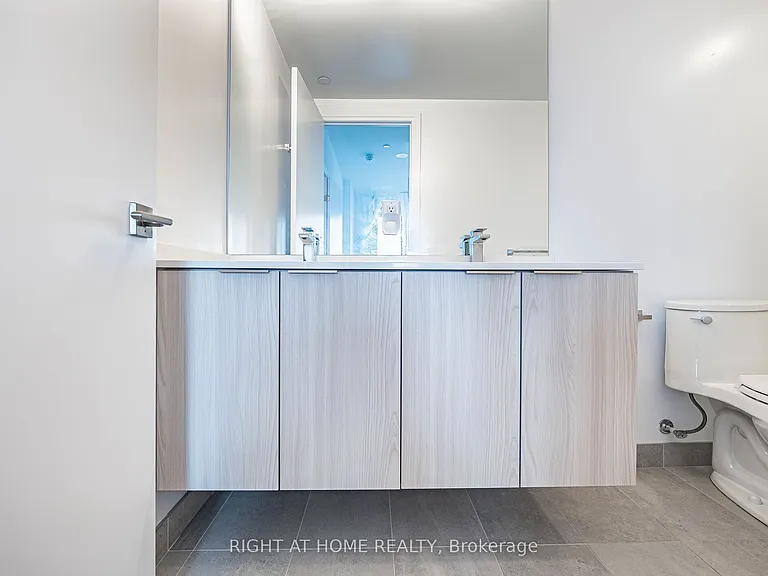4208 Dundas St W #513 — Photo 23