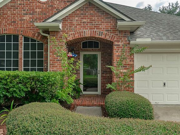 2nd image of 802 Courtside Dr E