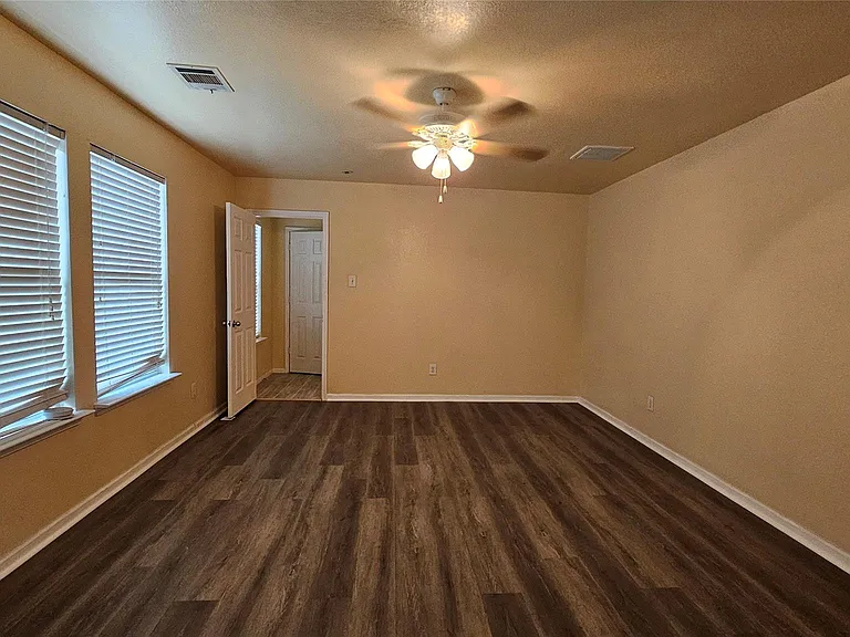 22135 Greengate Dr — Photo 31
