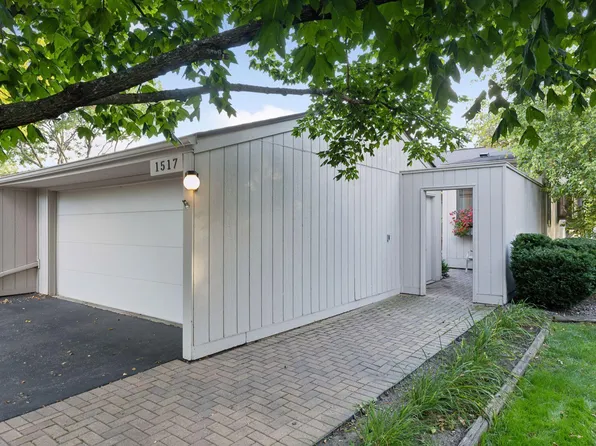 1517 Black Oaks Pl N, Plymouth, MN 55447