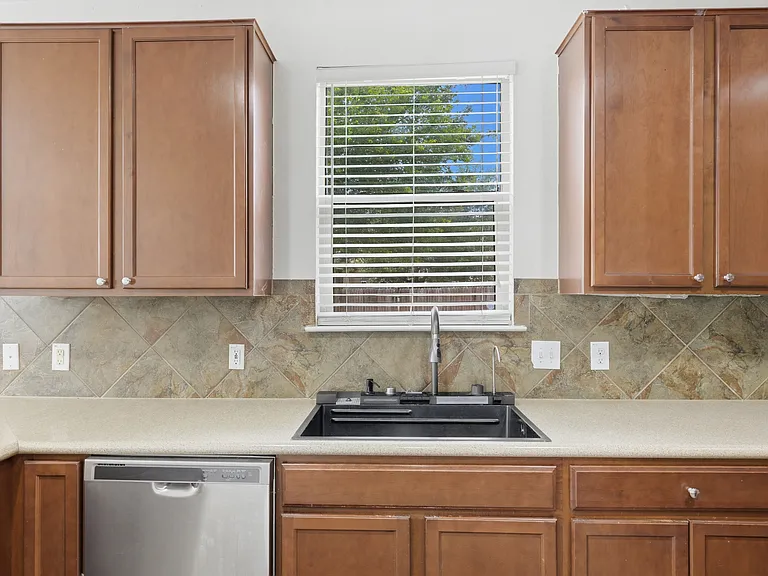 11200 Drumellan St — Photo 10