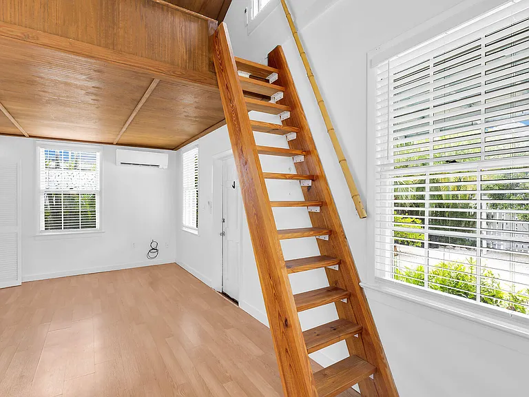 312 Catherine St — Photo 12