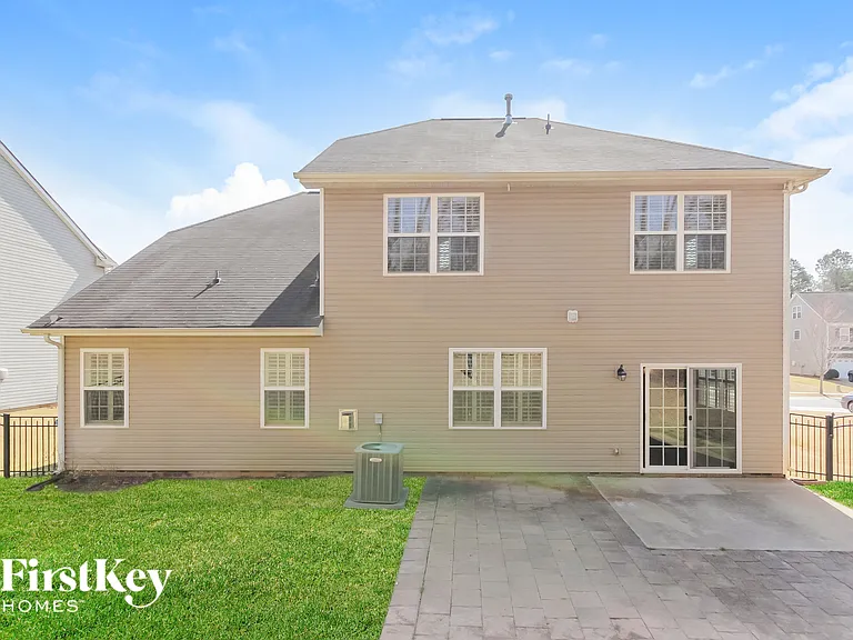 1057 McLaren Dr — Photo 15