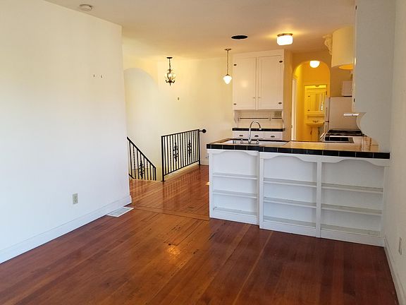 2nd image of 871 N Dillon St