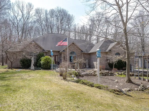 398 Meadowview Dr, Attica, MI 48412