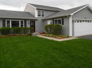 2811 Melbourne Ln, Lake In The Hills, IL 60156