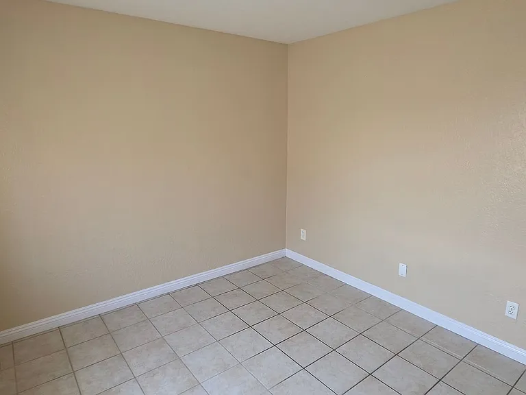 13927 Midland Rd — Photo 17