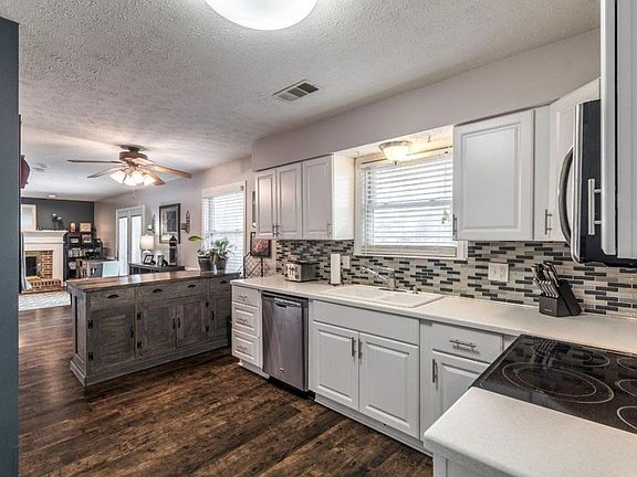 3rd image of 12920 Fox Run Ct N