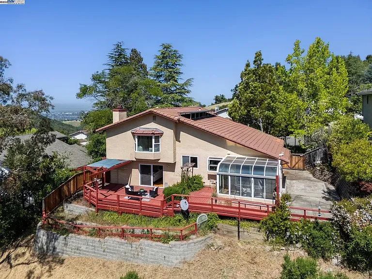 3483 Skyline Dr — Photo 18