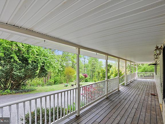 5th image of 1426 Ridge Rd