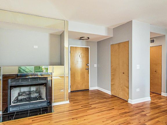 4th image of 1808 S Michigan Ave APT 17