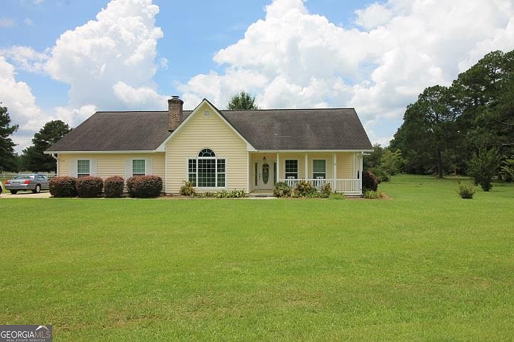 1st image of 330 Plantation Dr