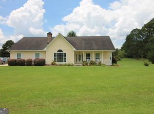 330 Plantation Dr, Alma, GA 31510