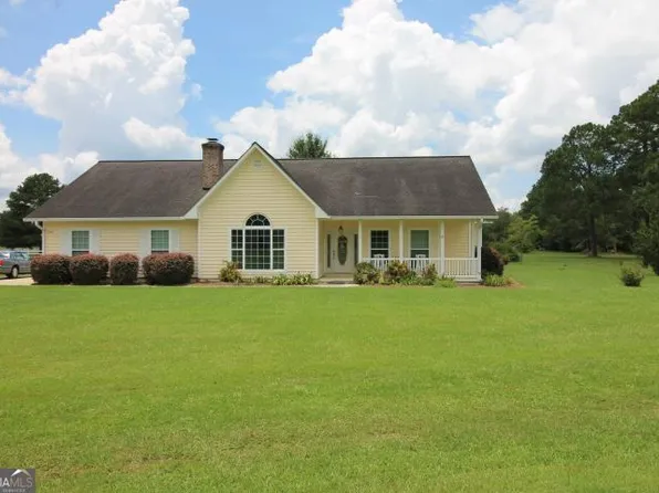 330 Plantation Dr, Alma, GA 31510