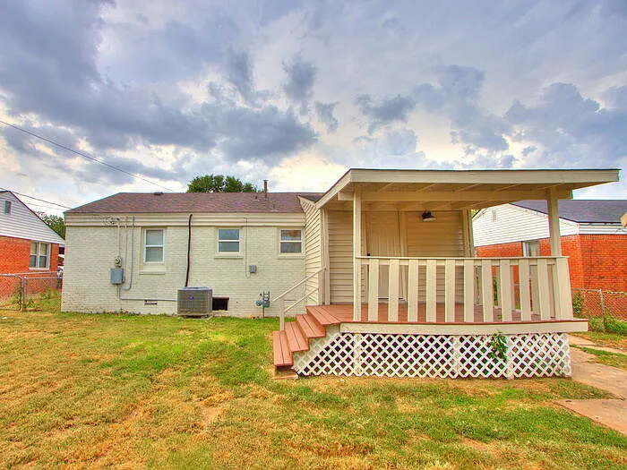 411 Showalter Dr — Photo 32