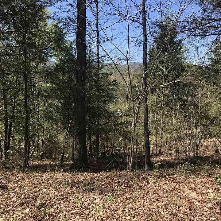 1st image of 988 Middle Creek Rd