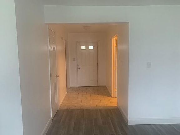 4th image of 275 Keswick Dr #275