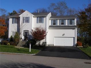 35 Carousel Dr, Riverside, RI 02915