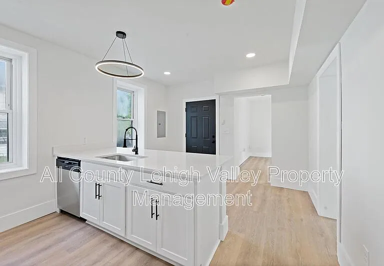 122 E Goepp St #1 — Photo 3
