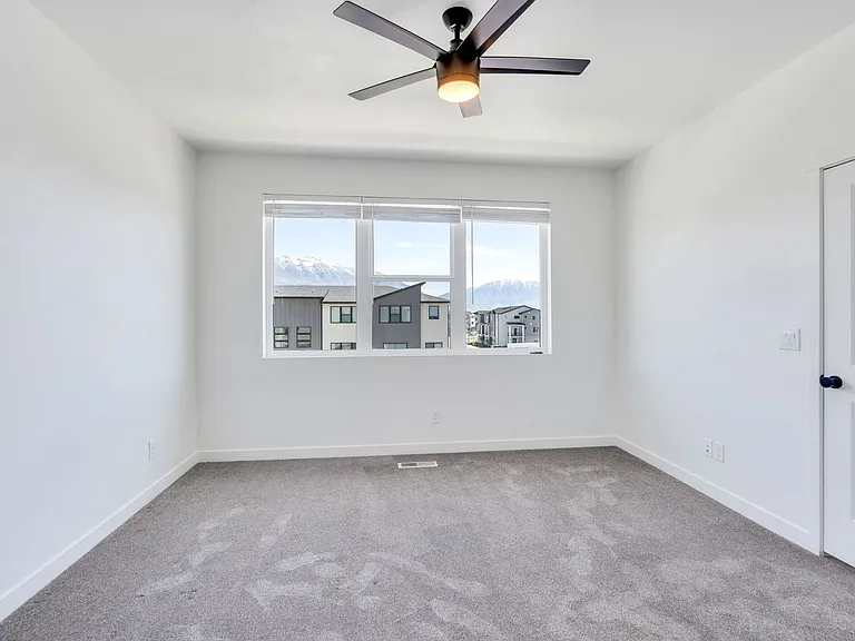 461 S 900 W — Photo 57