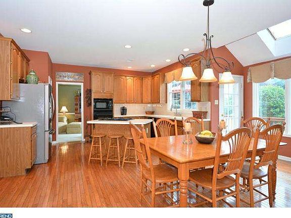 3rd image of 205 Liberty Bell Cir