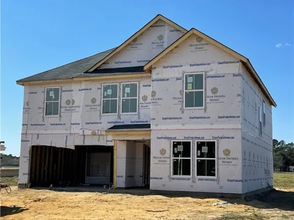 18 Mary Robertson St, Dunn, NC 28334