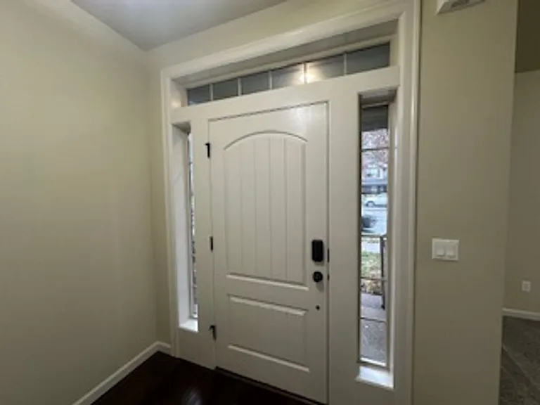 10136 SW Barber St — Photo 2