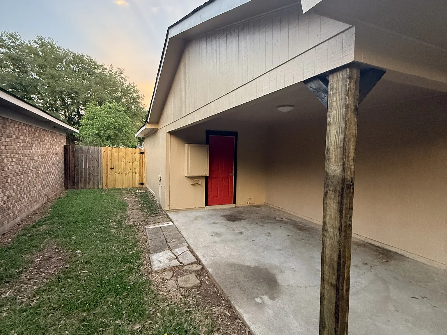 3 bed, 1512 sqft, $1,800 — Photo 2