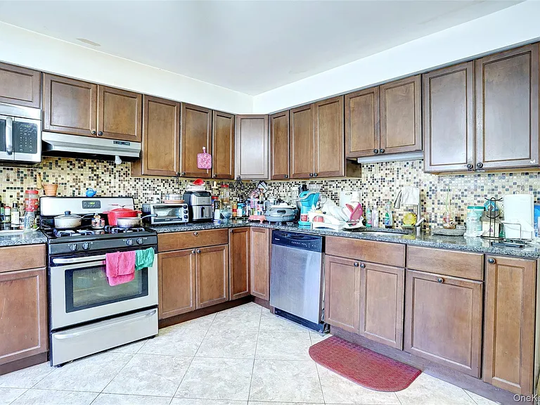 36 Suffern Ln — Photo 5