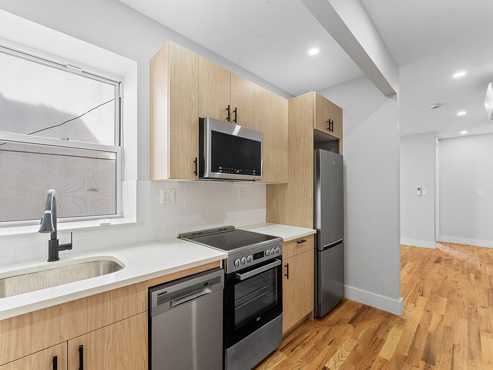 1st image of 219 Kingsland Ave APT 13