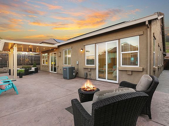 3rd image of 845 Hildebrand Cir