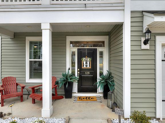 3rd image of 129 Brockway Dr