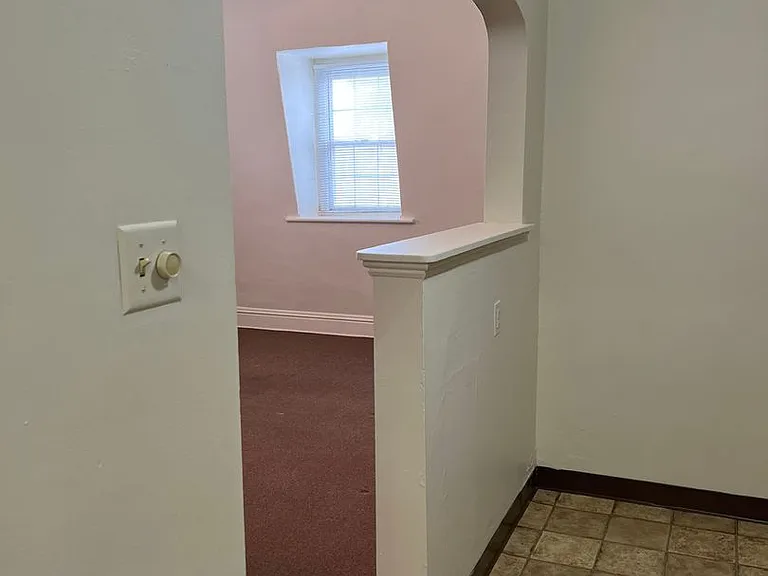 215-217 W Broad St — Photo 18