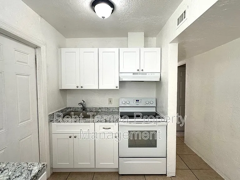 626 31st St S — Photo 6
