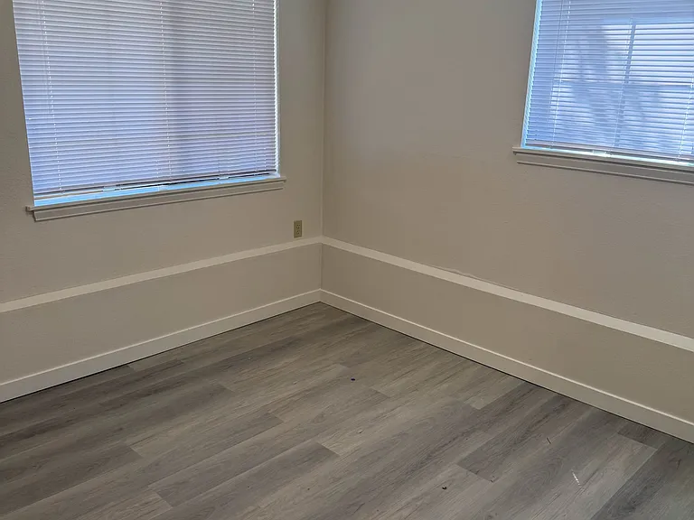 4054 NE 55th St #104 — Photo 11