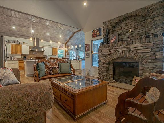 3rd image of 15214 Francis Rd