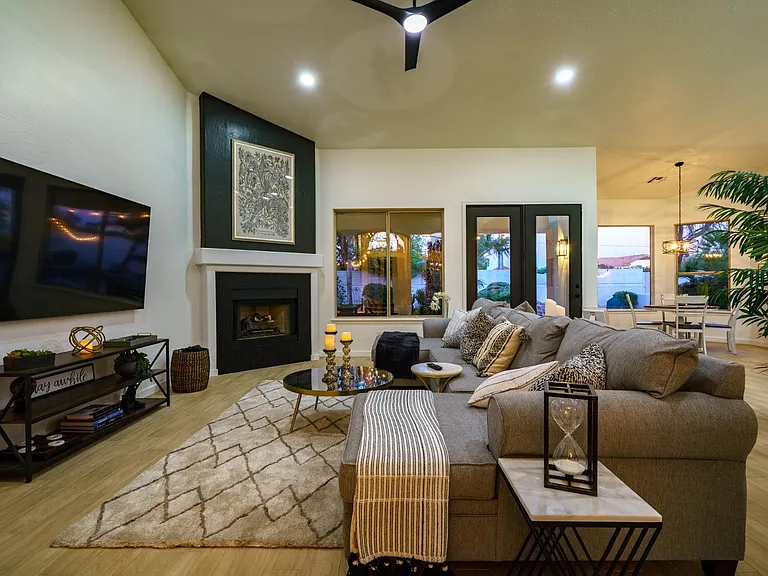 17635 N 55th Pl — Photo 3